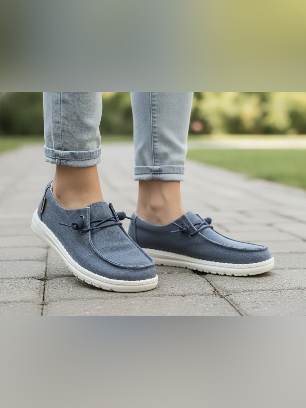 Hey Dude Women’s Wendy Chambray slip-on shoes in a navy and white. Size 6